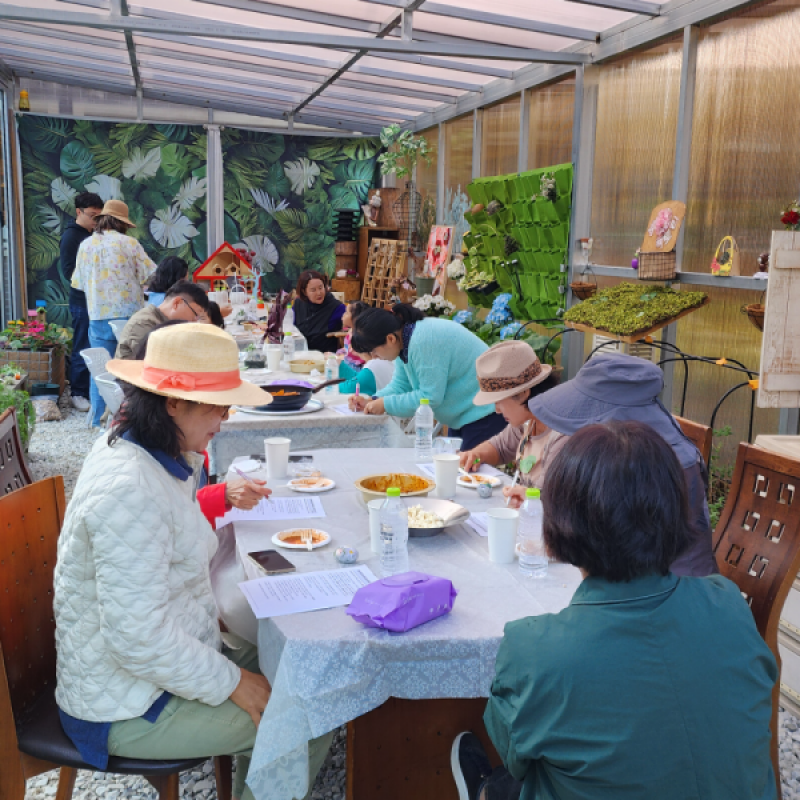 강원더몰,정선 쉼팩토리 농장 그라운딩 산책 꽃 약초 족욕 건강차 전통공예 체험