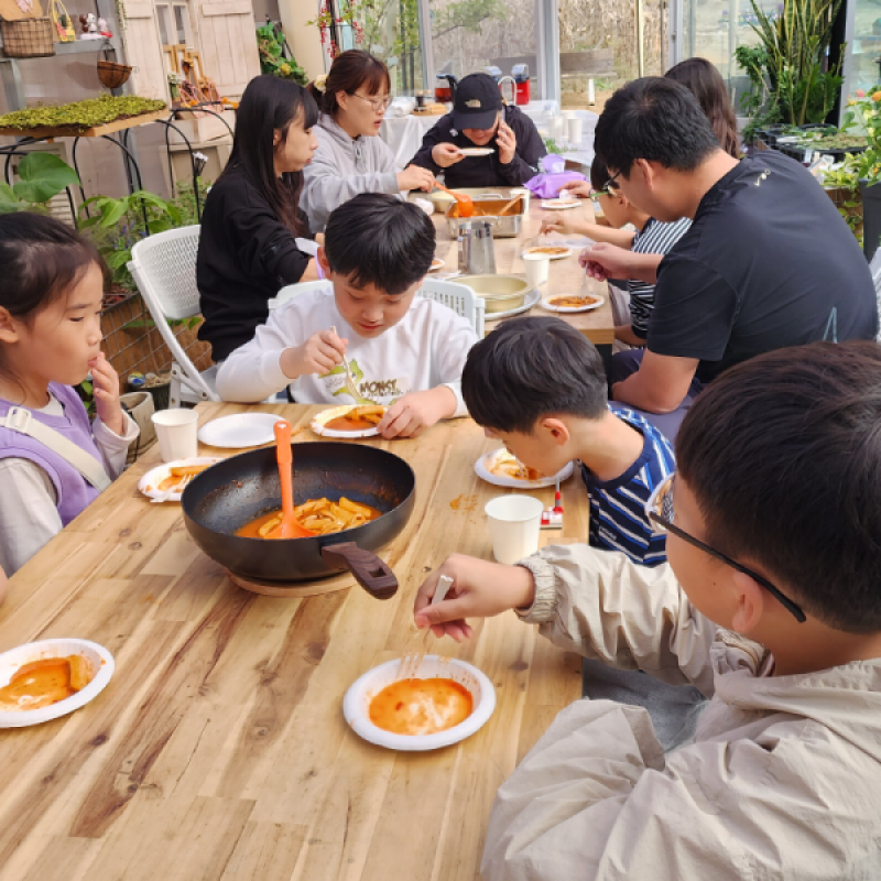 강원더몰,정선 쉼팩토리 농장 그라운딩 산책 꽃 약초 족욕 건강차 전통공예 체험